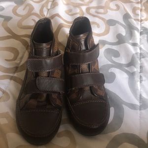 Boys Louis Vuitton sneakers